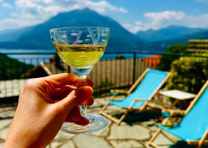 Le Palm House Has Two Bedrooms With The Breathtaking View Over *