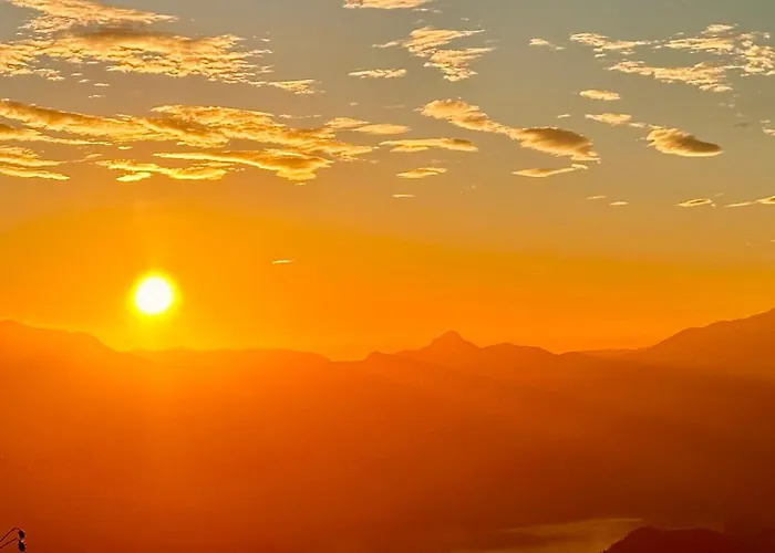 Le Palm House Has Two Bedrooms With The Breathtaking View Over * Perledo