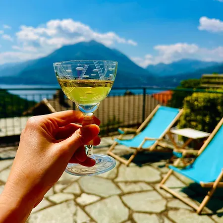 Le Palm House Has Two Bedrooms With The Breathtaking View Over *