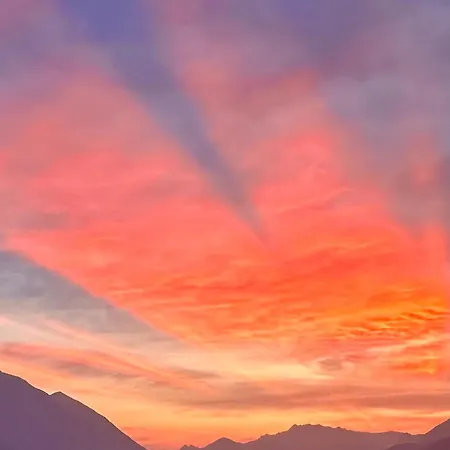 Le Palm House Has Two Bedrooms With The Breathtaking View Over