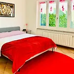Le Palm House Has Two Bedrooms With The Breathtaking View Over Hébergement de vacances *