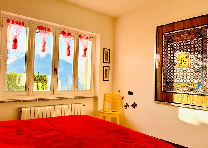 Le Palm House Has Two Bedrooms With The Breathtaking View Over